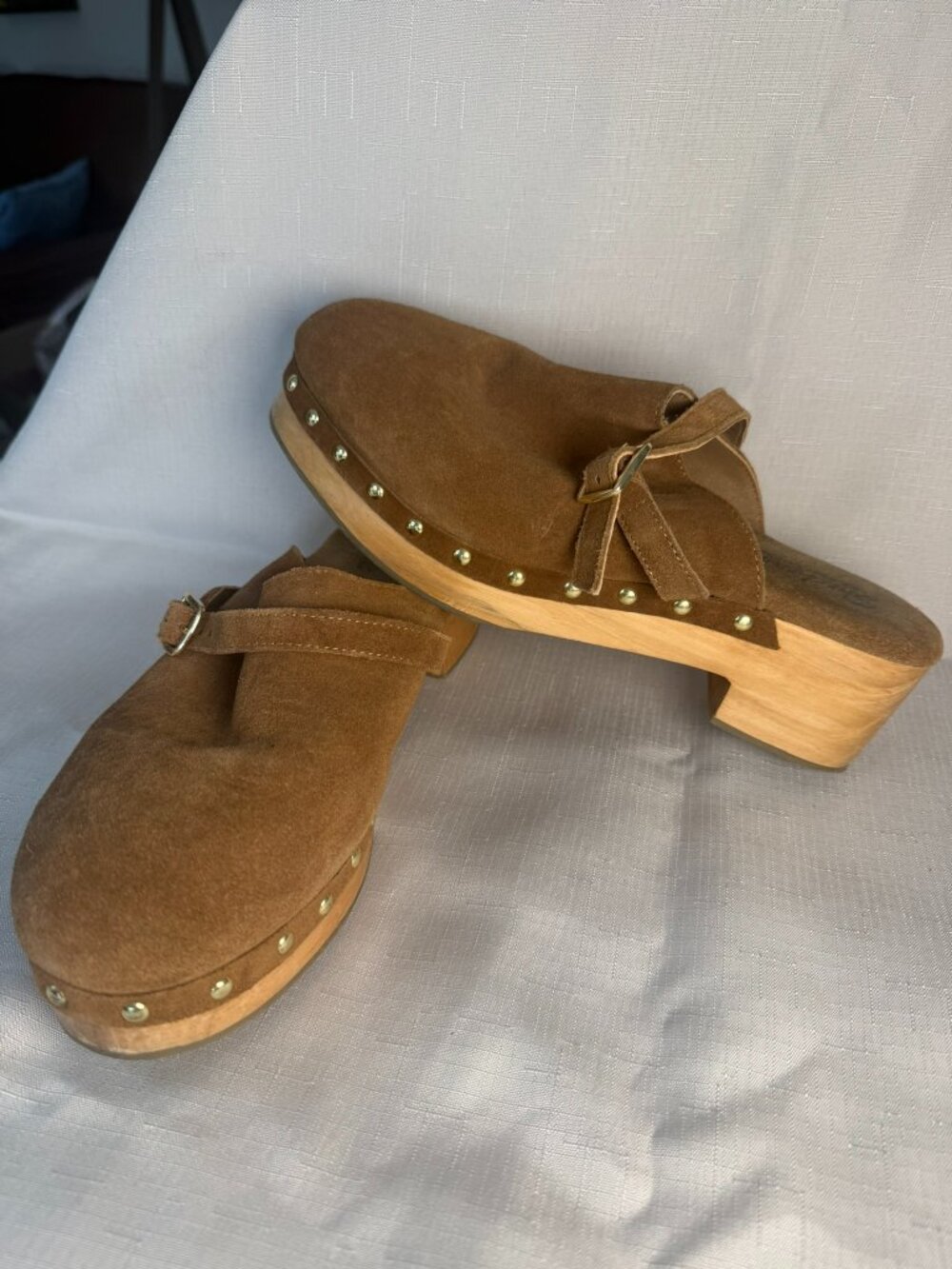 Skechers Womens Tan Suede Slip On Clogs